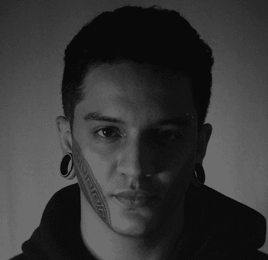 Arkay, Artiste Tatoueur Fine-Line chez Mafy Piercing Casablanca